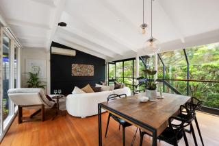 Luxury Escape - 4bd Home and Courtyard in Castlecrag - 2