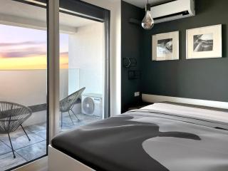 Skyline Flat near City Center by Richies - 0
