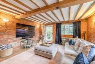 Cosy 5 Bed Cottage Retreat, Perfect for Families - 8