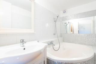 Chic Soho Apartment near Opera - Budapest - 8