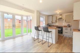 House-Sleeps 8-Parking-Garden - Kettering - 0