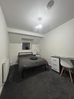 Five Bedroom House by Brookland Stays Serviced Accommodation Short Lets Sheffield with Free WiFi - - 8