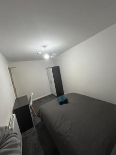 Five Bedroom House by Brookland Stays Serviced Accommodation Short Lets Sheffield with Free WiFi - - 4