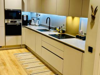 Modern, bright and spacious 1BR - Finchley - 4