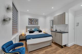 Compact Living, Tiny Studio with Workspace - Hanwell - 6