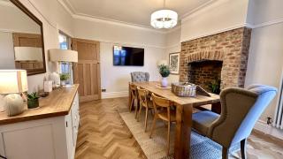 Windsor Coastal Retreat Whitley Bay Sleeps 9 - 5