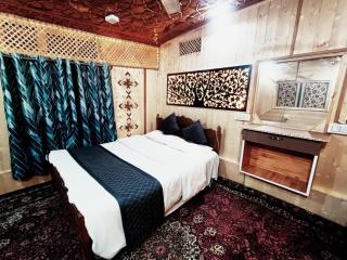 Houseboat New Shamus Maqbool - Srinagar - 2