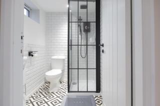 Luxury Studio Apartment - 5