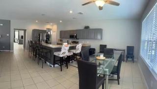 Stunning 4BR Oasis with Pool, 14 minutes to the Ocean - 2