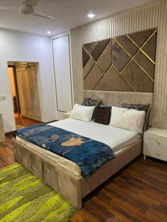 3-Bed Luxury Stay by the Beach - 7