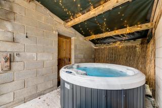 Central Malham Wellbeing Escape With Hot Tub & Yoga Studio Sleeps 10 - Malham - 3