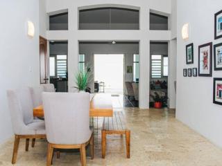 Spacious with plenty of shared space for groups - Camaceyes - 2