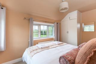 Central Malham Wellbeing Escape With Hot Tub Sleeps 8 - Malham - 5