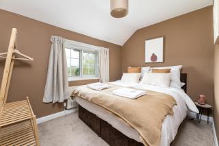Central Malham Wellbeing Escape With Hot Tub Sleeps 8 - Malham - 4