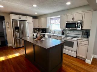 Just like home w Pool & Pool table - 5