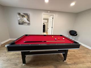 Just like home w Pool & Pool table - 4