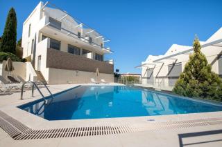 Lucky Seaside Villa - 9