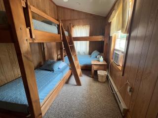 'Northside' Cottage w screened in porch - Cedarville - 2