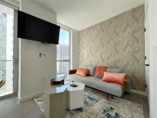 227-2212AM DOWNTOWN MIAMI STUDIO - 6