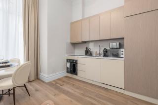 Chic 2-Bed Apartment in Prime Central London - Londra - 2