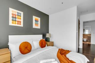 Stylish City Views Near Station - Merton - 4