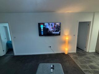 DEL's Apartment - Warrington - 2