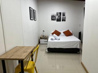 Espectacular y Espacioso Apartamento en Laureles - Medellín - 4
