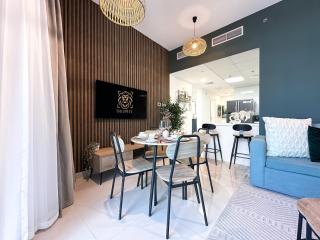 Trophy - Luxury Waterfront 2BR with Big Terrace Full Marina Canal Views - Dubai - 8