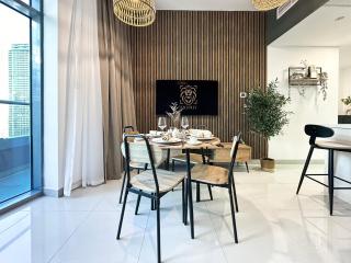 Trophy - Luxury Waterfront 2BR with Big Terrace Full Marina Canal Views - Dubai - 6