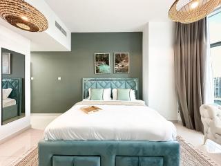 Trophy - Luxury Waterfront 2BR with Big Terrace Full Marina Canal Views - Dubai - 3