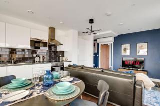 Last-Minute Escape l Sleeps Up to 6 l Stylish City Views Near Station by Capital Retreat Short lets & Serviced Accommodations - 8