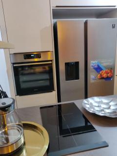 Beautiful Apartment with Parking, Brilliant Location - 4