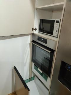 Beautiful Apartment with Parking, Brilliant Location - 5