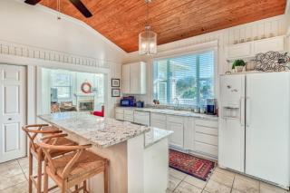 Destin Beach House - Southern Comfort by Panhandle Getaways - 2