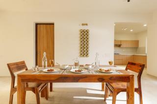 Royal County Villa by StayJadeJacuzziGarden - 3