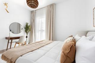 Serene Canal View 1BR at Yas Island - Yas Island - 2