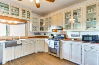 Spacious Cabin with Views, Near Lake Lawtonka! - Medicine Park - 3