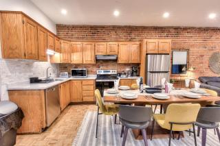 Spacious Apartment in the Plateau with Parking - Montreal - 9