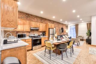 Spacious Apartment in the Plateau with Parking - Montreal - 4