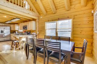 2 Mi to Lake Arrowhead Village Pet-Friendly Cabin - Lake Arrowhead - 3