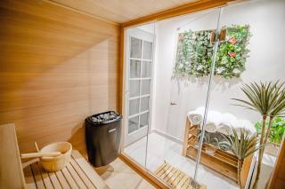 Modern Central Luxury Home with Hot Tub Sauna 11PPL - 0