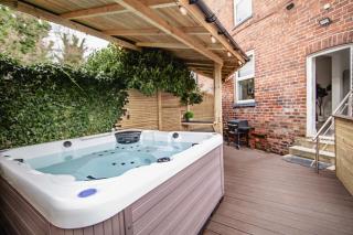 Modern Central Luxury Home with Hot Tub Sauna 11PPL - Sheffield - 9