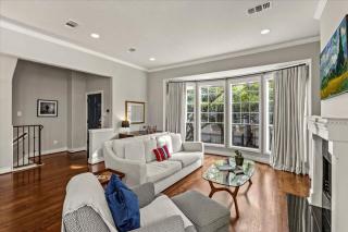 Private 3-Story Home - Near Med Center - Museums - 3