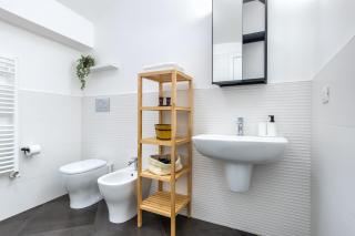 V-Home nel Centro del Quadrilatero con 2 Camere da Letto - Turim - 2