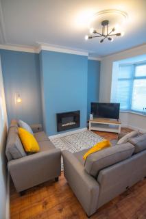 Perfectly Located 2-Bed Modern House - 0