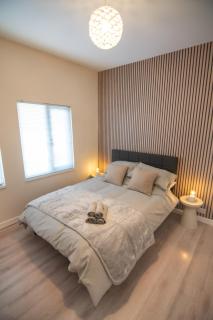 Perfectly Located 2-Bed Modern House - 6