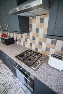 Perfectly Located 2-Bed Modern House - 1