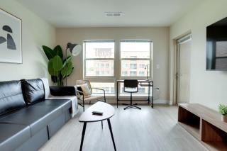 Live The Alexandria Exp From This Comfy Apt - 1