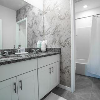 Beautiful 6 Bedroom 5 bath Villa with a pool-320 - 5