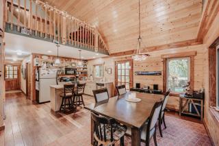 Glacier Springs Cabin #21 - This family home says Cabin in the Country! - 4